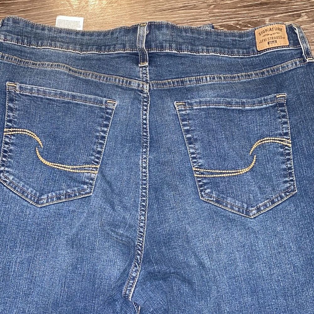 Levi’s Gold Mid Rise Skinny Jeans - Picture 2 of 7